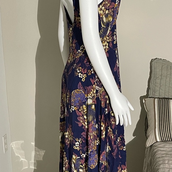 Beautiful asymmetrical blue dress. - Picture 4 of 7